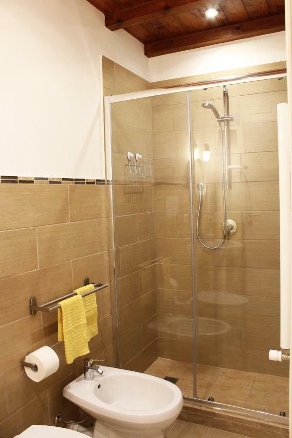 Il Giardino Di Laura Private Rooms มอนเดลโล ภายนอก รูปภาพ
