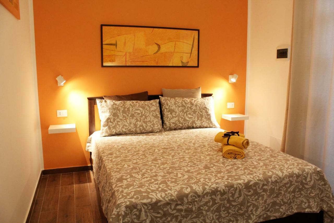 Il Giardino Di Laura Private Rooms มอนเดลโล ภายนอก รูปภาพ